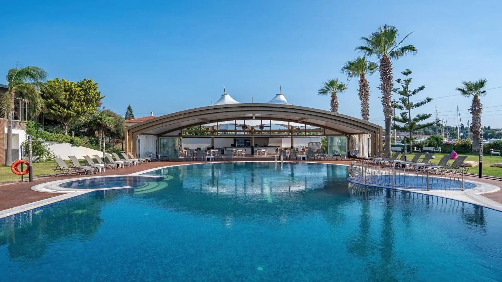 Sisus Marina Hotel Çeşme