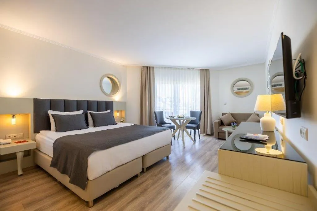 Sisus Marina Hotel Çeşme Türkei
